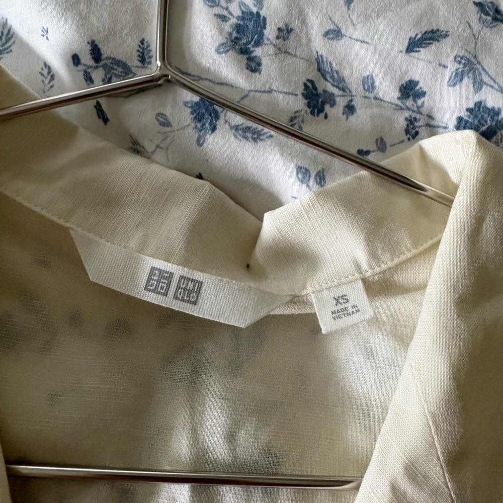 Uniqlo Linen Blend Button-Down - Picture 4 of 4